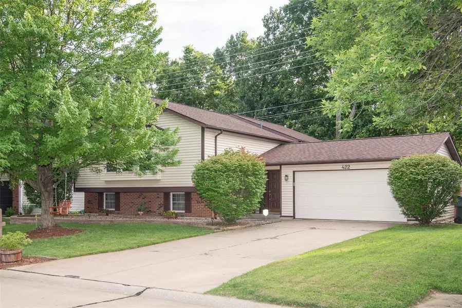 422 Hidden Lake DR, St Peters, MO 63304