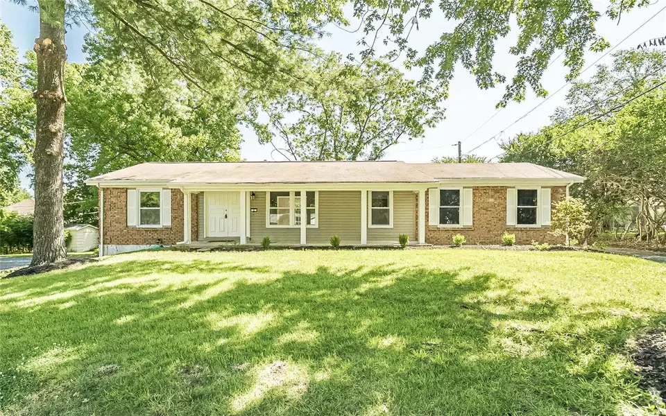 2 White Plains, Chesterfield, MO 63017