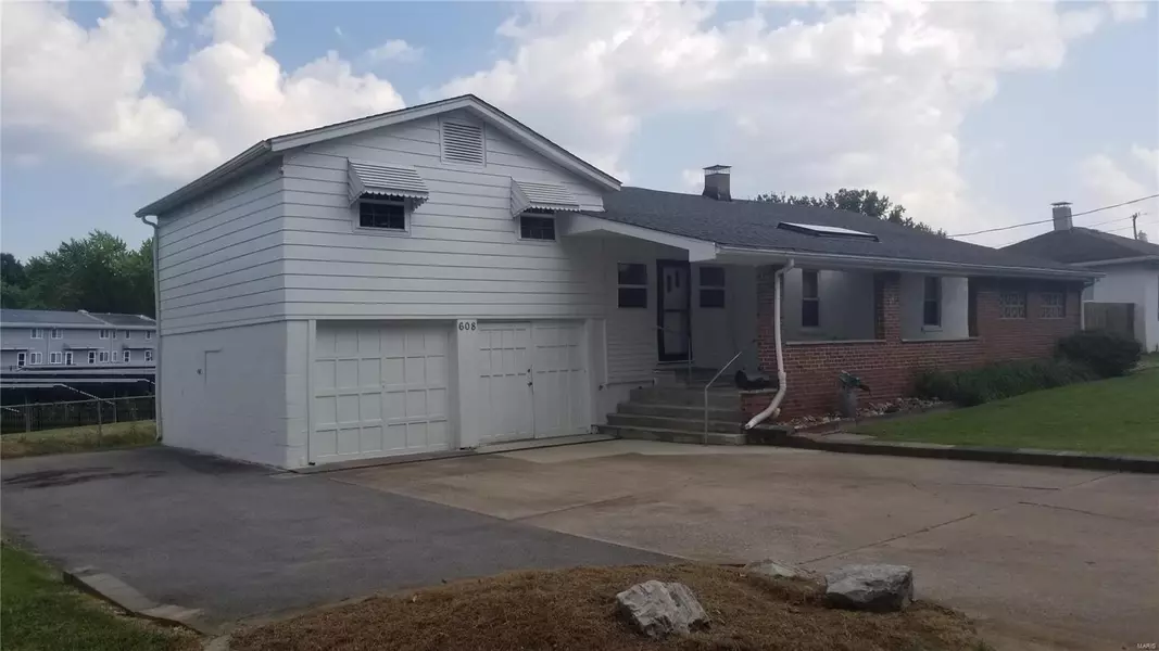 608 Ohio, East Alton, IL 62024