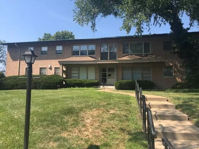 St Louis, MO 63124,2 Delcrest #202