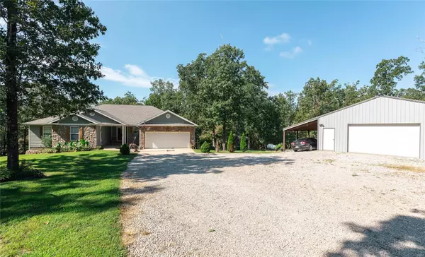 27735 Sabrina DR, Laquey, MO 65534