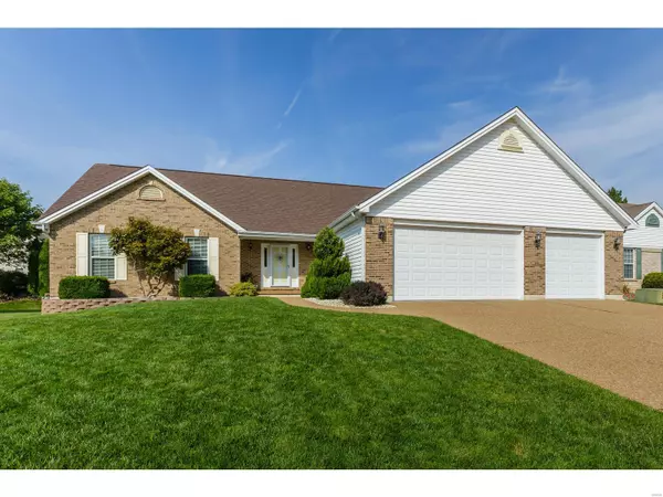 633 Castlebrook DR, St Peters, MO 63376