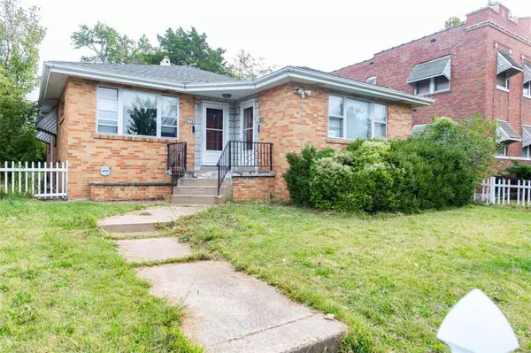 3717 Bates, St Louis, MO 63116