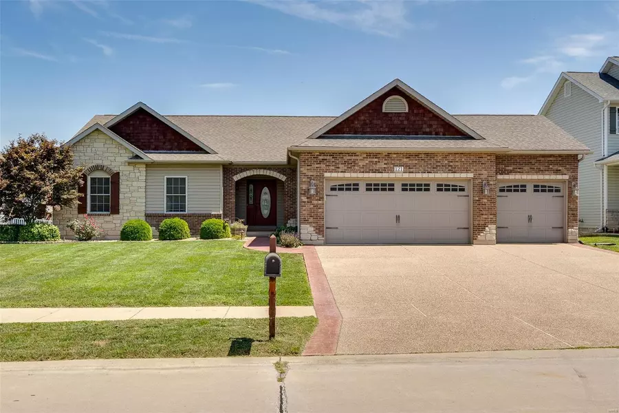 121 Intrepid AVE, Wentzville, MO 63385