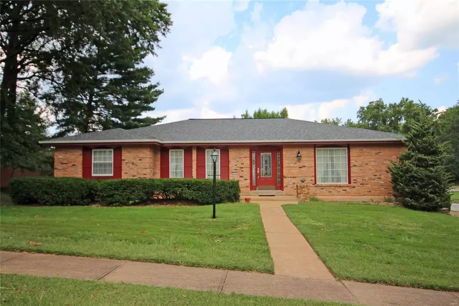 9557 Pine Spray CT, St Louis, MO 63126