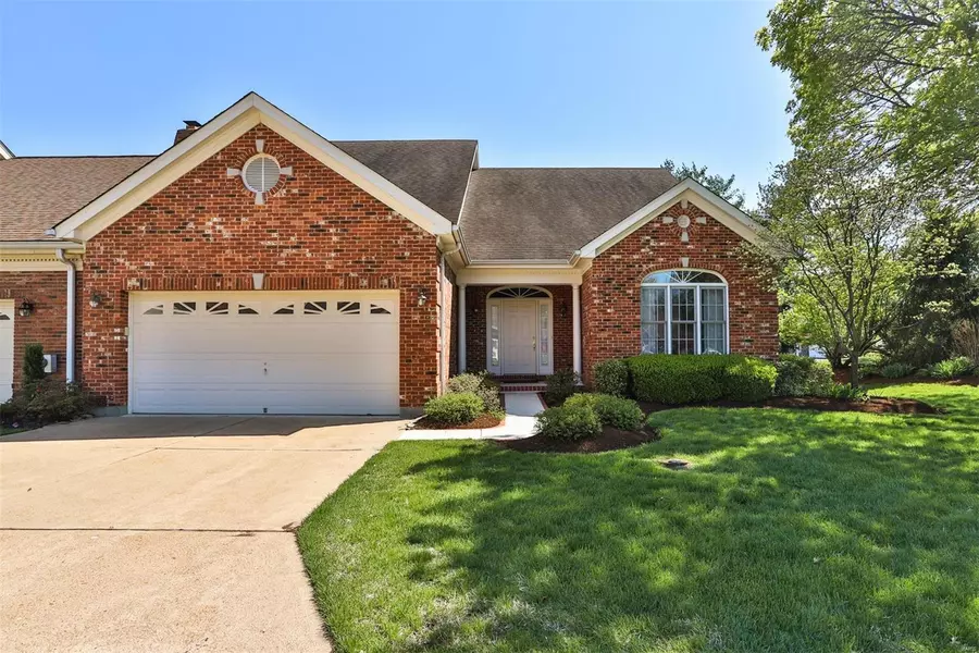 12358 Courtyard Lake DR, Sunset Hills, MO 63127