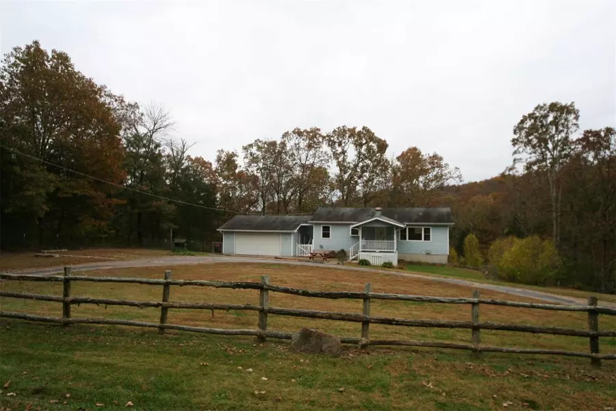 9132 Ridge RD, Dittmer, MO 63023