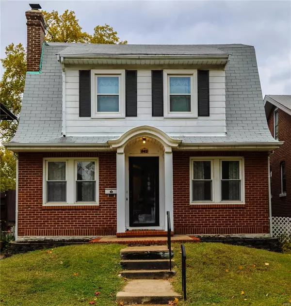 943 Dover Place, St Louis, MO 63111