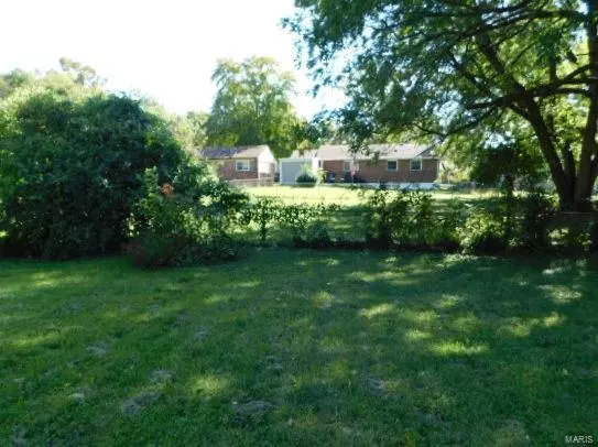 Florissant, MO 63031,2560 Courtyard