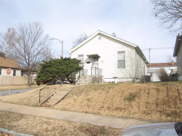 4045 Walsh, St Louis, MO 63116