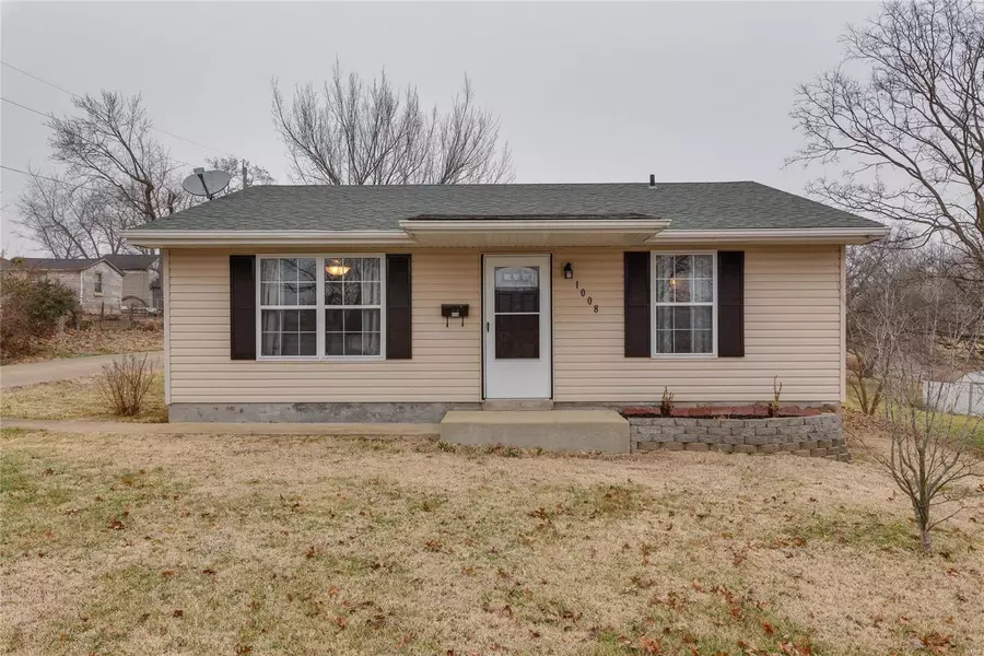 1008 Stewart St, De Soto, MO 63020