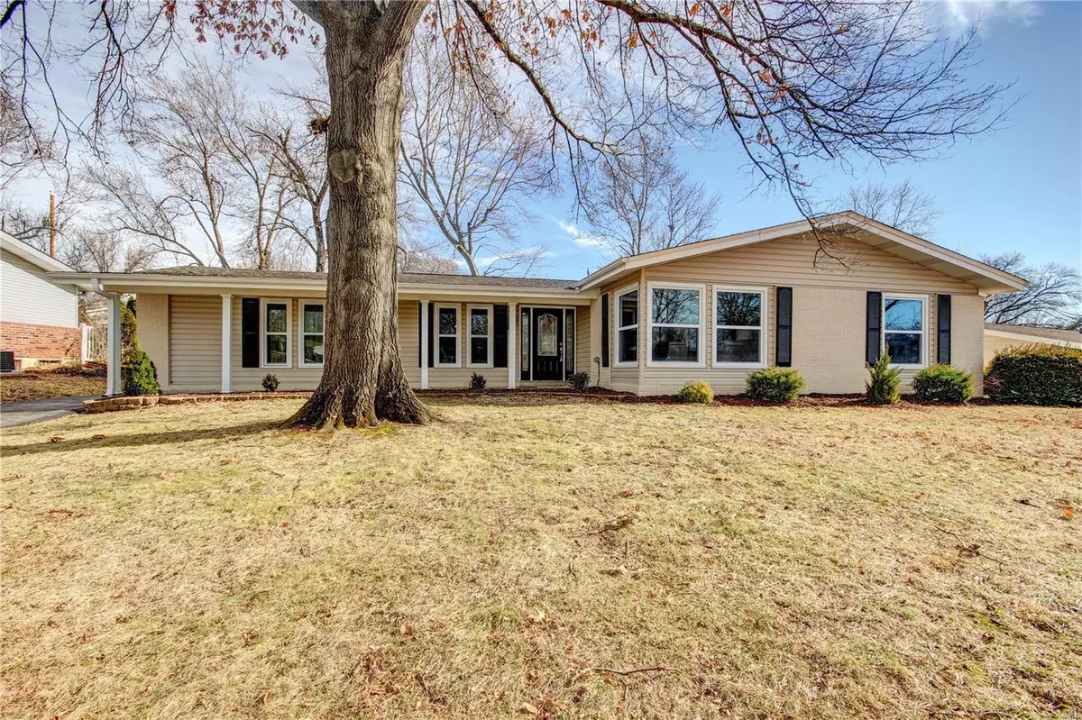 Ballwin, MO 63011,588 Fieldstone LN