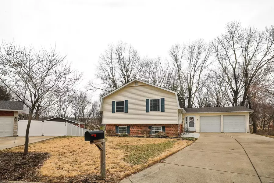 5 Spencer Valley CT, St Peters, MO 63376