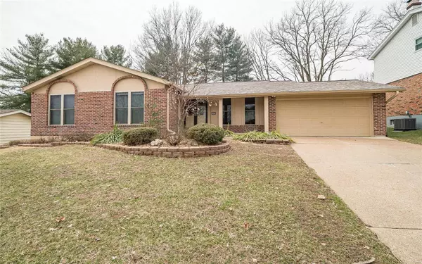 1243 Luray DR, Chesterfield, MO 63017