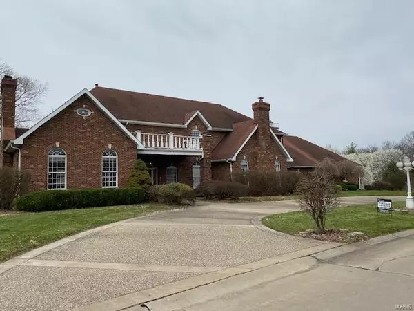 303 Woodmere, St Charles, MO 63303