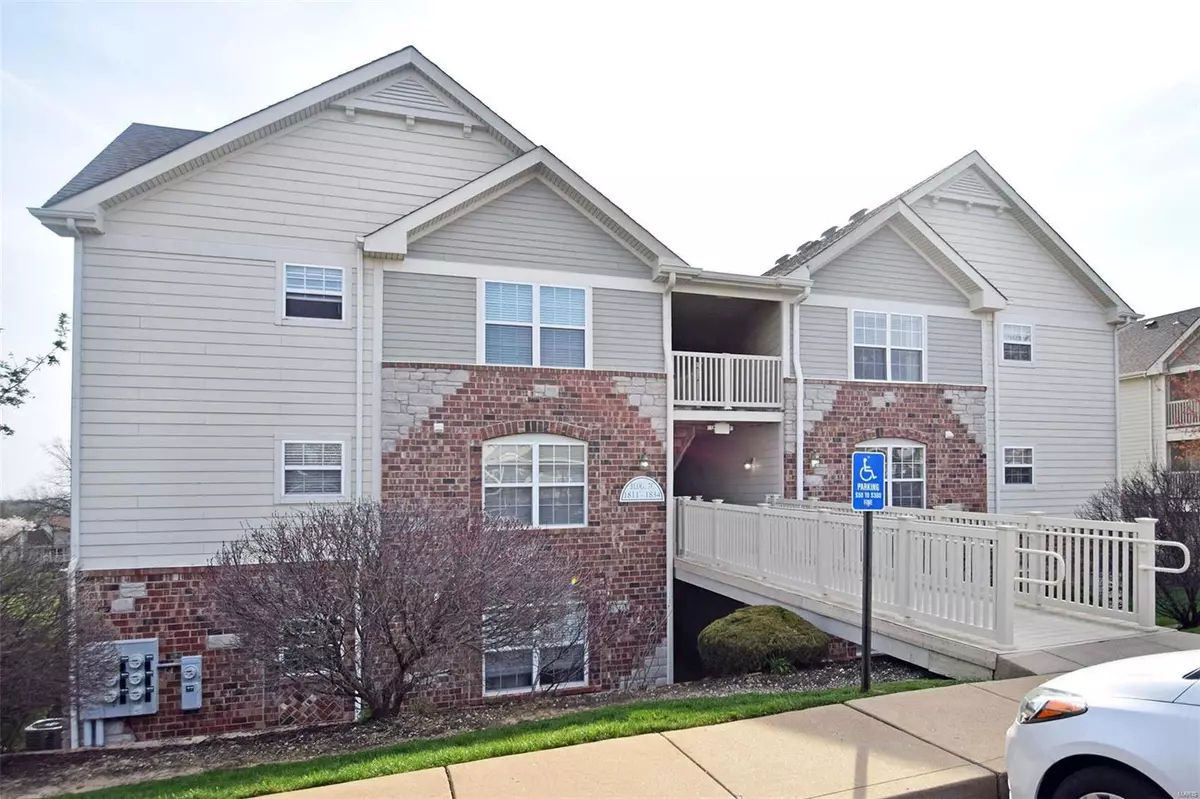 St Peters, MO 63304,1822 Piedmont Circle #202