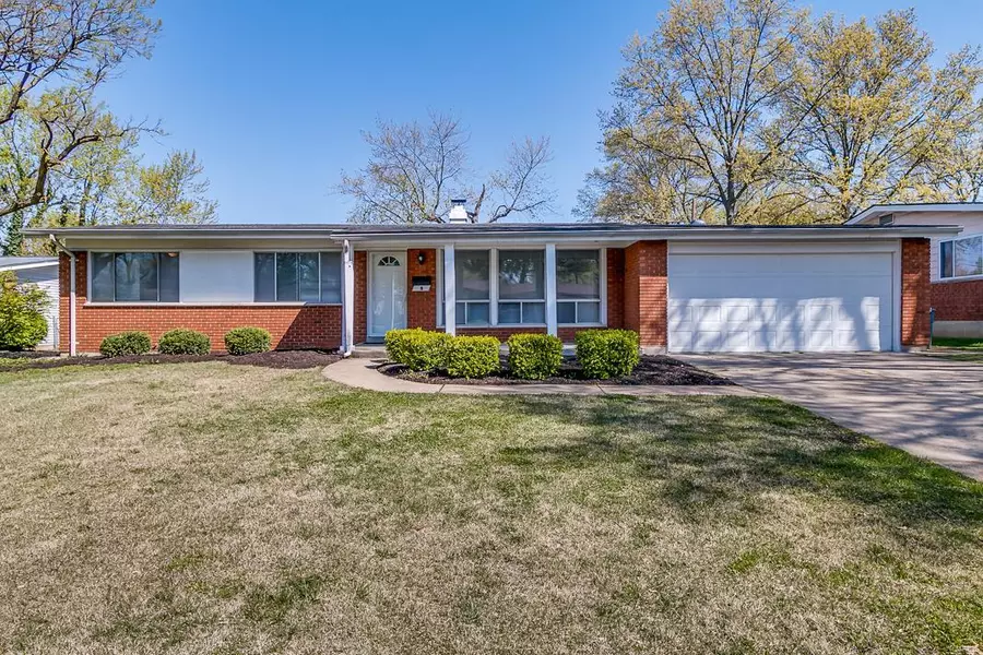 8 Laurel CT, Florissant, MO 63033