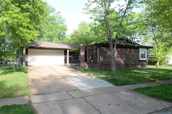 520 Golfwood DR, Ballwin, MO 63021