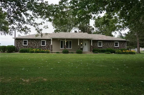 Salem, IL 62881,2810 Country Acres