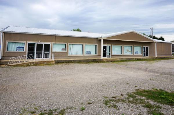 1126 Old Rte 66, St Robert, MO 65584