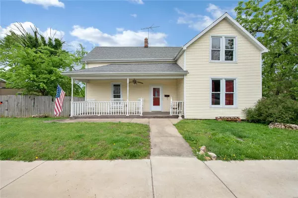 107 E Oak ST, Warrenton, MO 63383