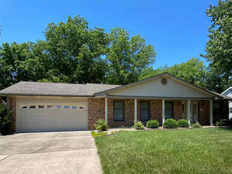 923 Devonshire LN, St Charles, MO 63301