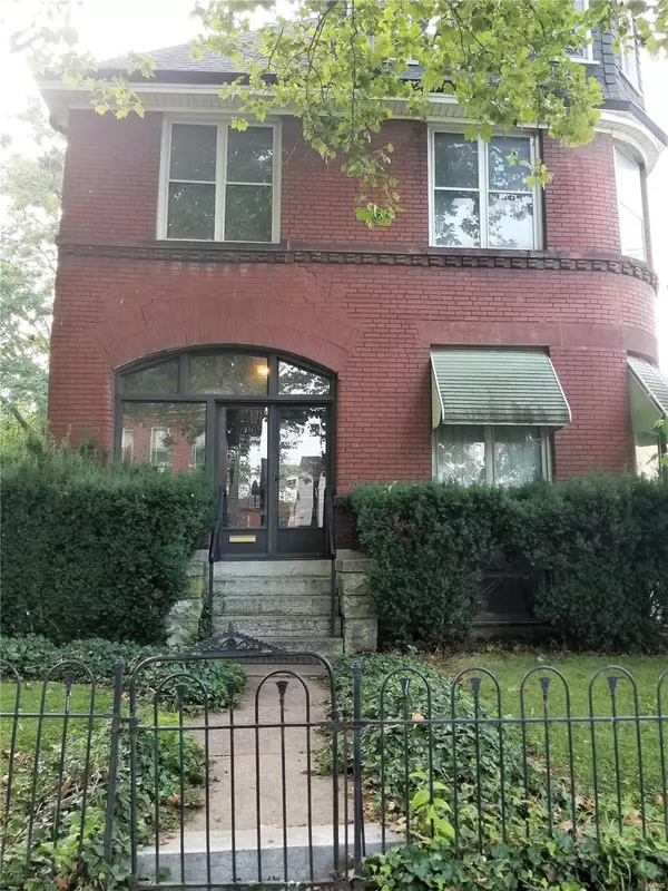 6603 Virginia AVE, St Louis, MO 63111