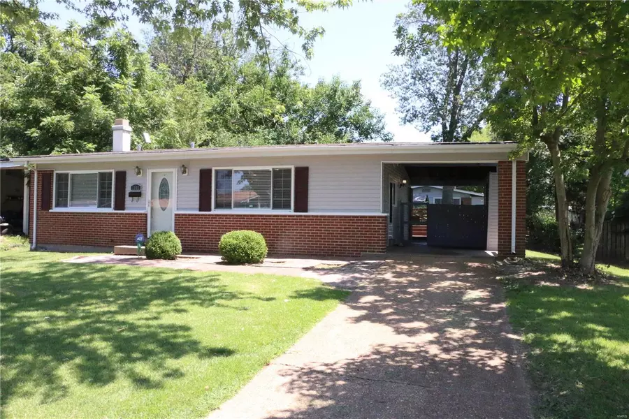 1060 Paddock, Florissant, MO 63033