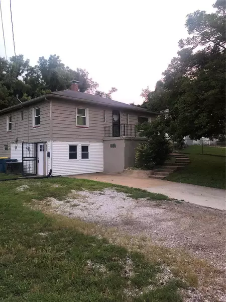 925 Tonsor RD, Alton, IL 62002