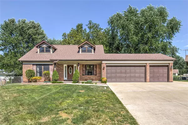 12 Lynn DR, St Peters, MO 63376