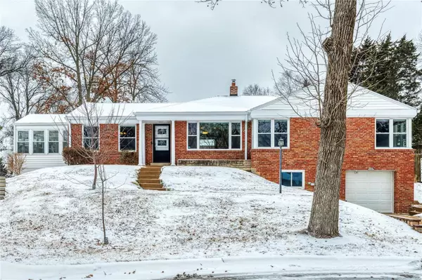 8768 West Kingsbury Avenue, University City, MO 63124