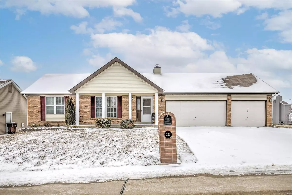 St Peters, MO 63304,236 Briar Valley CT S