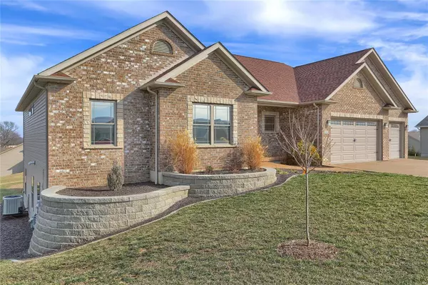 2333 Mountain Crest CT, Washington, MO 63090