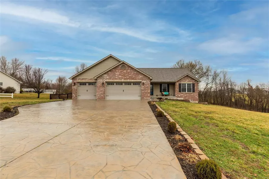 2677 West View Lane, Washington, MO 63090