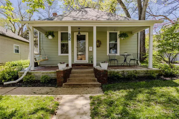 32 W Jackson RD, Webster Groves, MO 63119