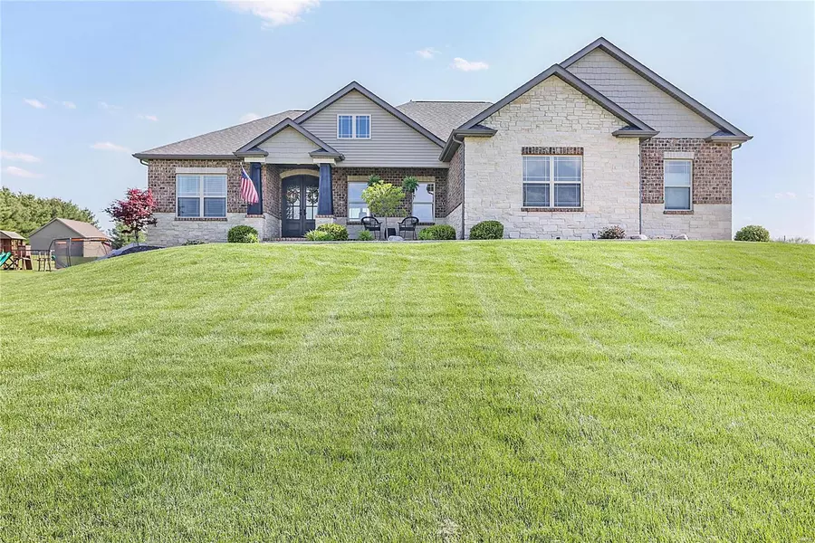 34 Bullseye DR, Troy, IL 62294