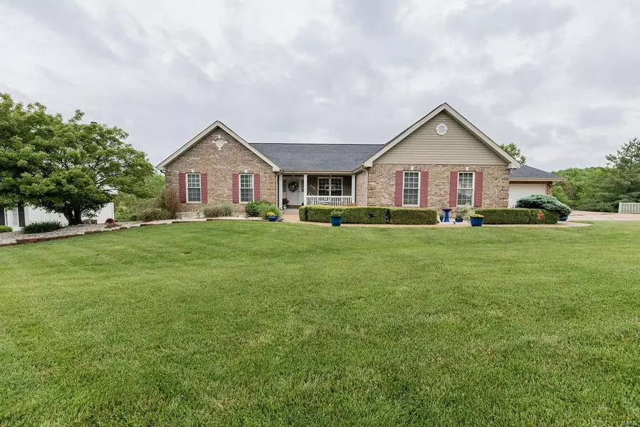 2038 Hillsboro Valley Park RD, High Ridge, MO 63049