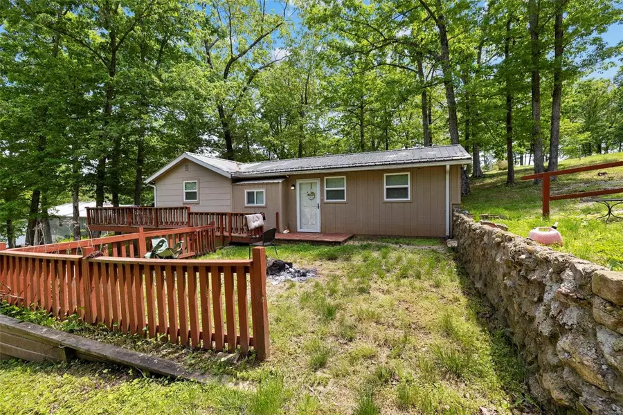 11114 Potosi Lake RD, Mineral Point, MO 63630