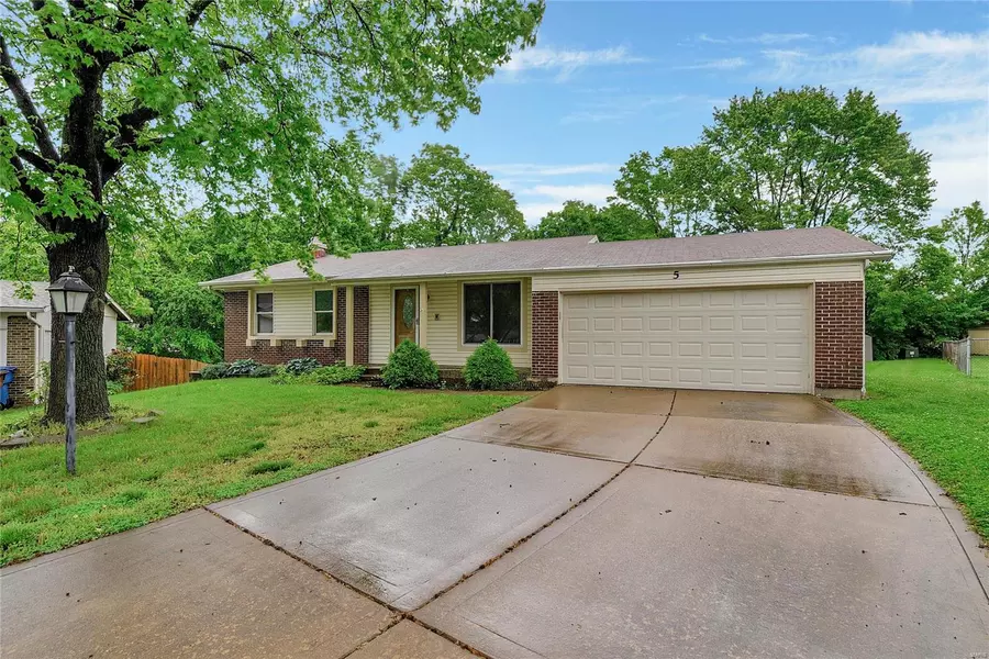 5 Jane Ct, St Peters, MO 63376