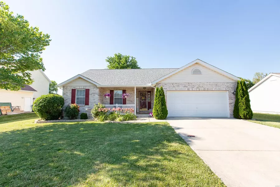 1225 Antique LN, Mascoutah, IL 62258