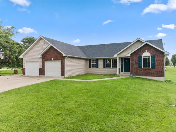 10 Hammett, Winfield, MO 63389