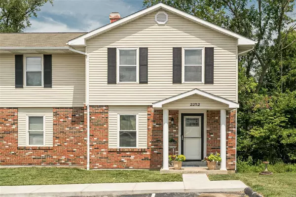 2252 Highland Hill #L, St Peters, MO 63376