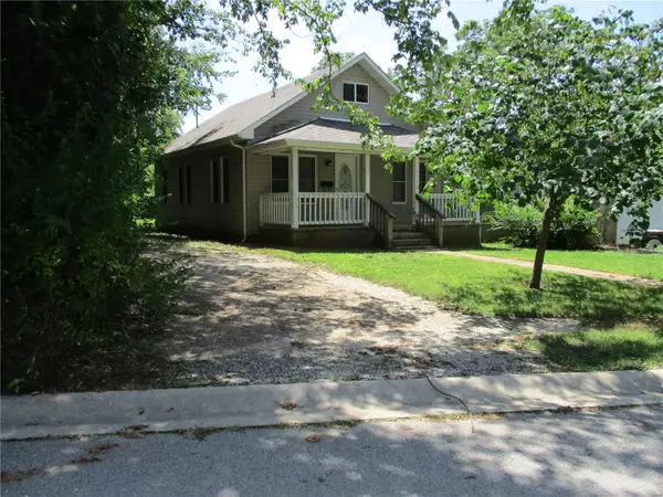 614 School AVE, Cuba, MO 65453