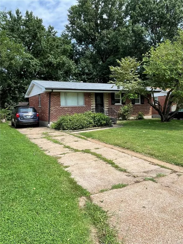 1363 Cove, St Louis, MO 63138