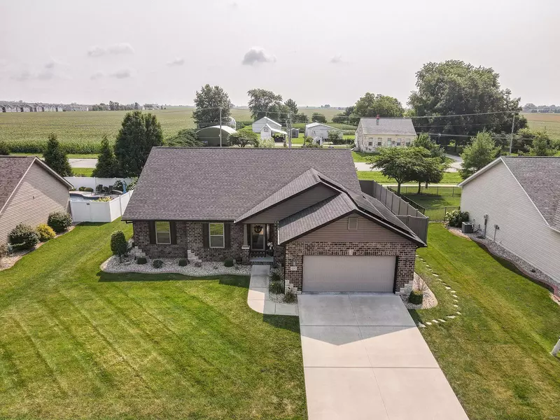 920 Indian Prairie Drive, Mascoutah, IL 62258