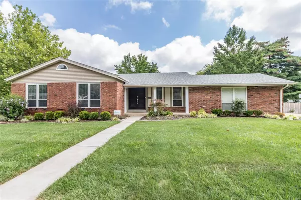 1052 Appalachian TRL, Chesterfield, MO 63017