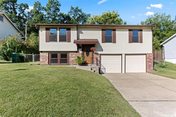 19 Oak Bend LN, St Peters, MO 63376