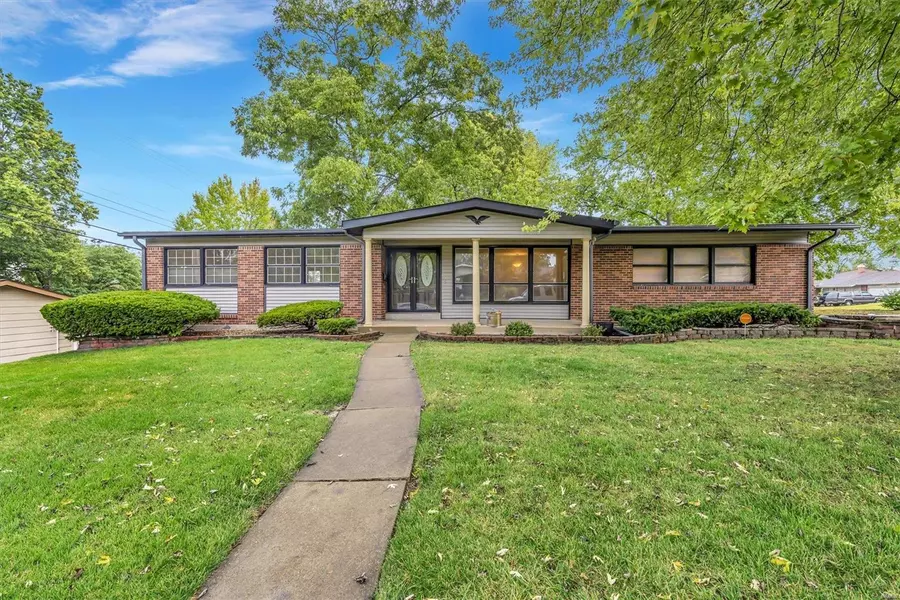 2020 Valencia, Florissant, MO 63033