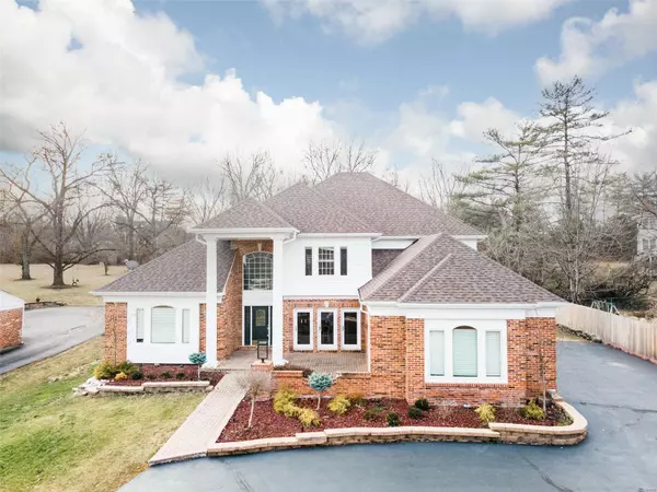 2621 N Ballas RD, Town And Country, MO 63131