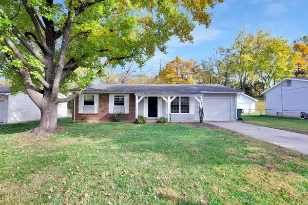 1052 Arlington DR, St Charles, MO 63303